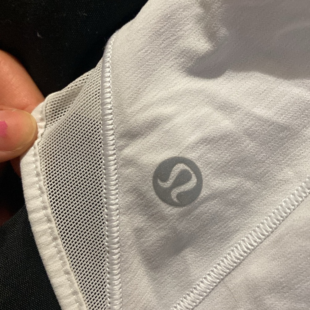 White Lulus In Perfect Condition. - image 3